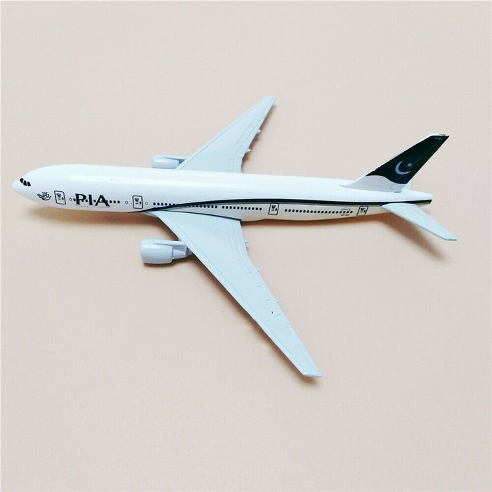 metal airplane pia boeing 747
