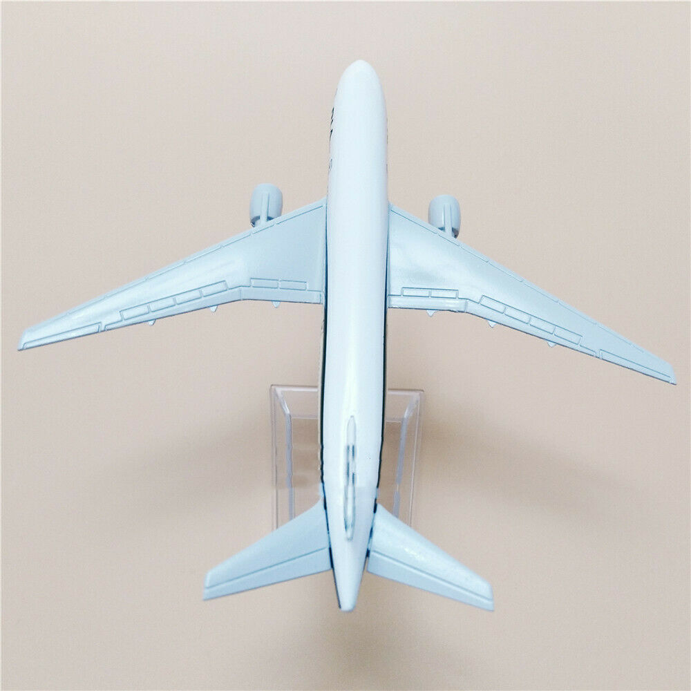 metal airplane pia boeing 747