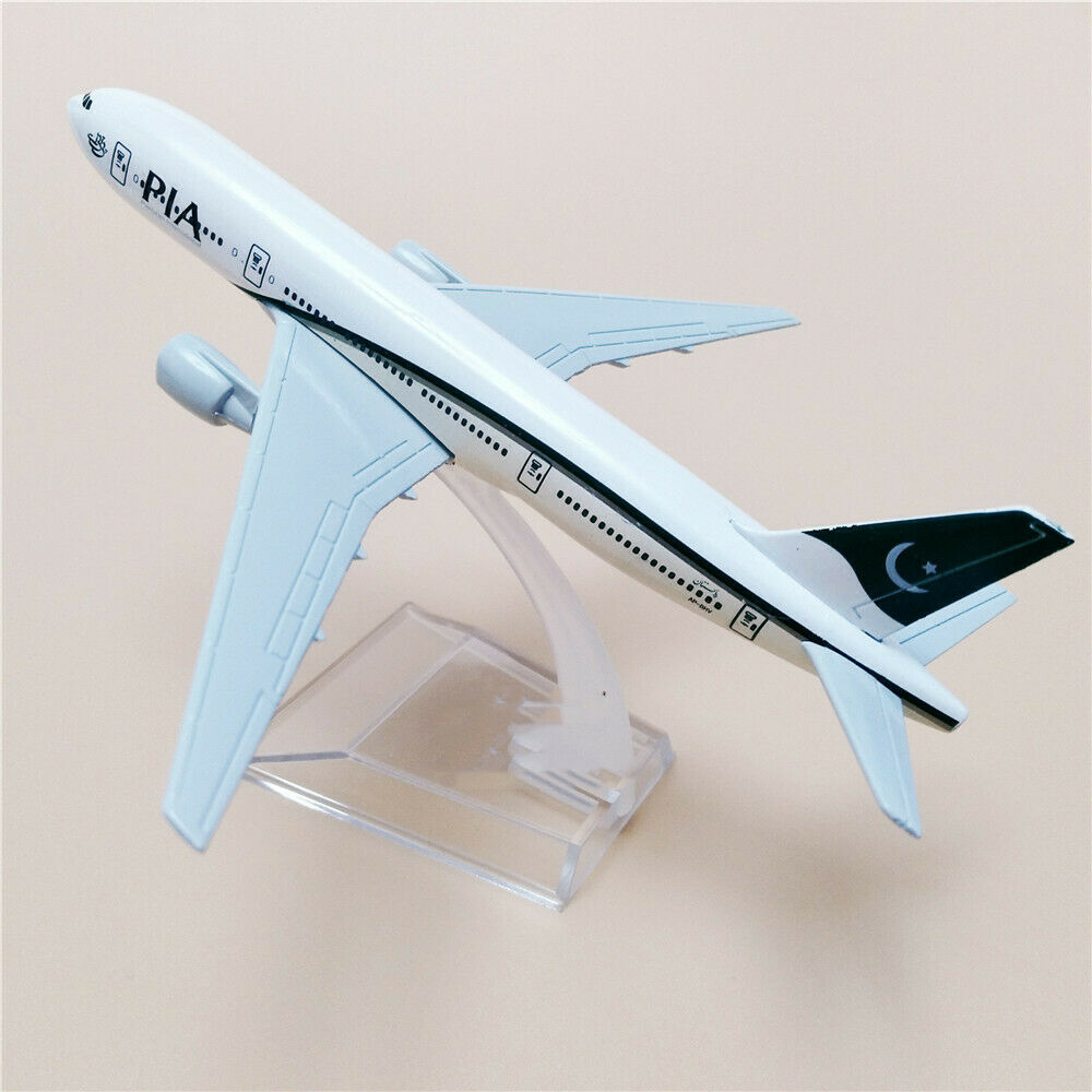 metal airplane pia boeing 747
