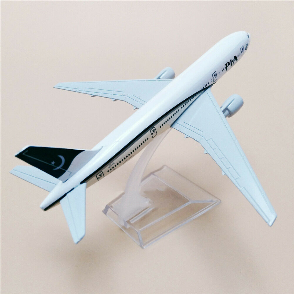 metal airplane pia boeing 747