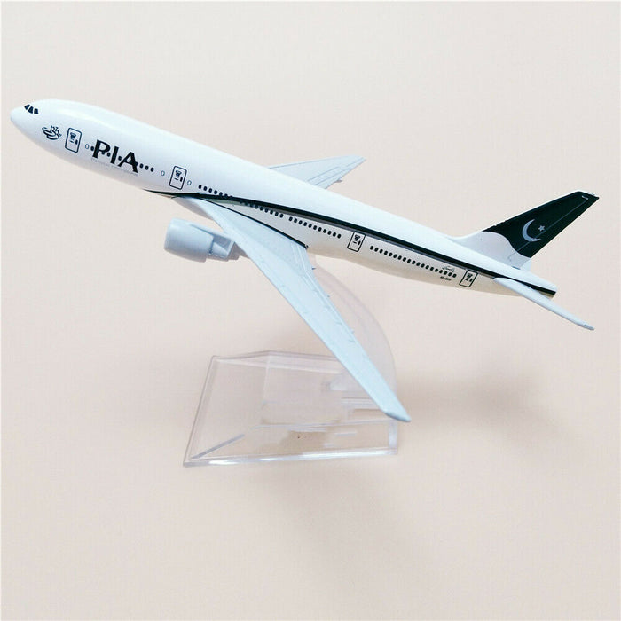 metal airplane pia boeing 747