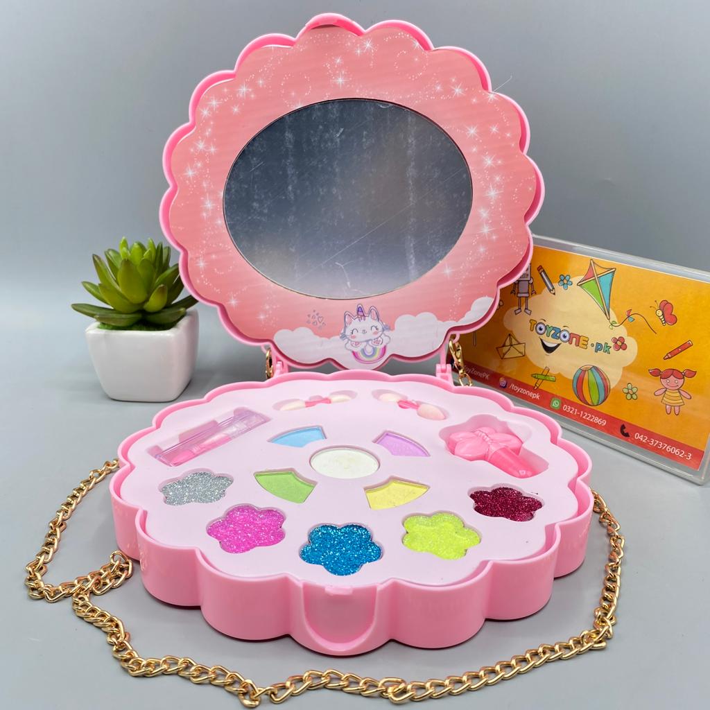 The Pretty Girl Makeup Set