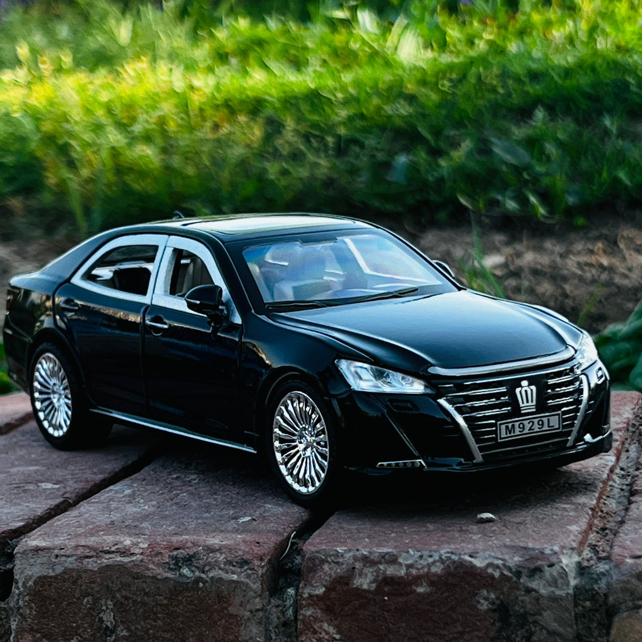 diecast toyota crown pull back car