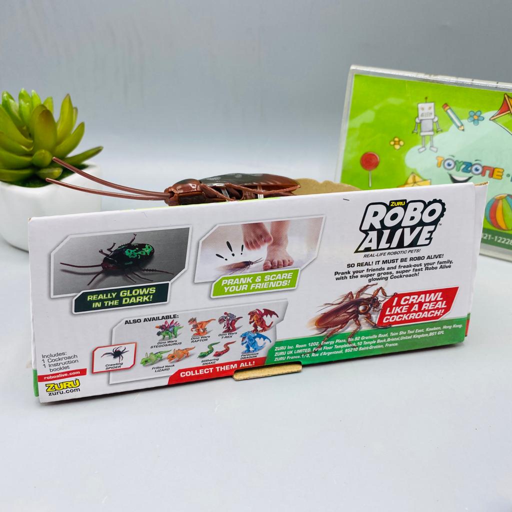 Robo Alive Zuru Glow in the Dark Crawling Cockroach