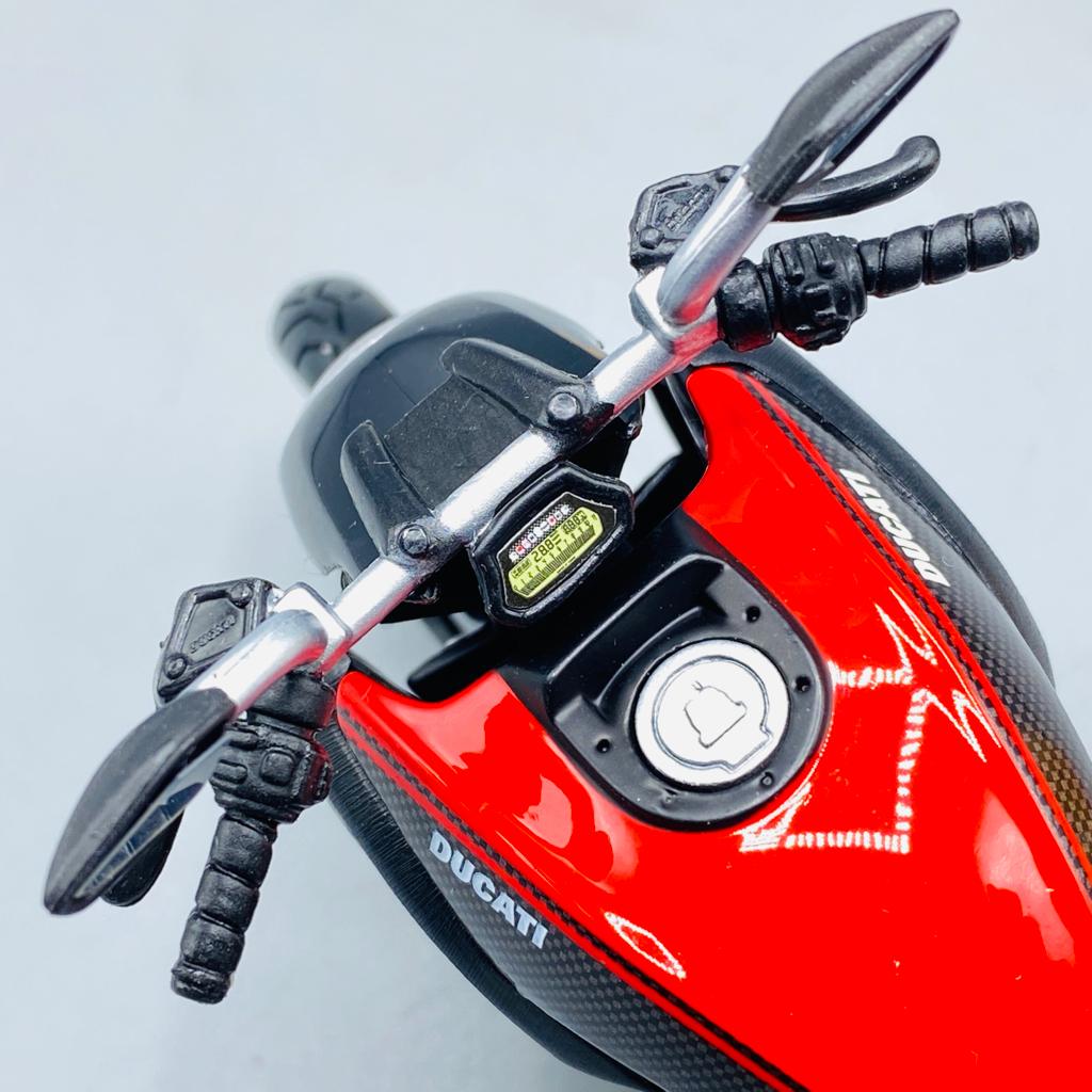 Maisto Ducati Diavel Motorcycle 1/12 Scale