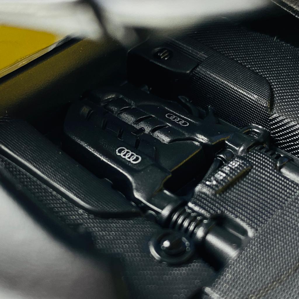 Maisto Audi R8 Black 1:24 Scale