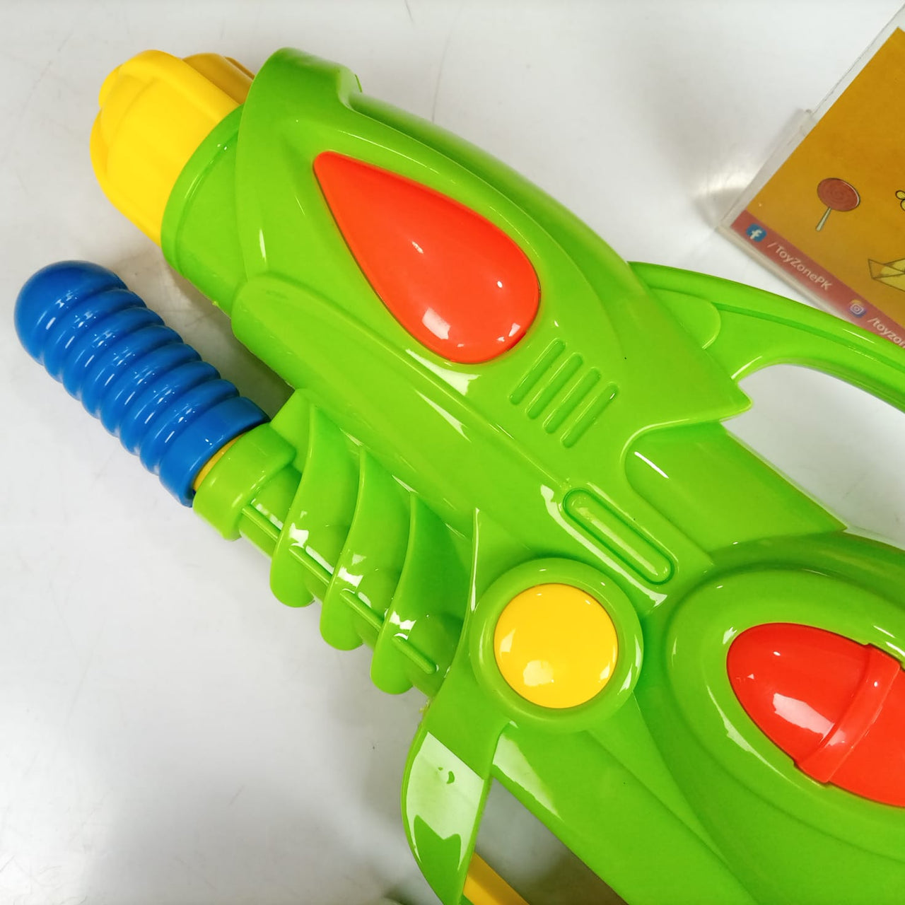 Summer Friends Water Gun Medium Size